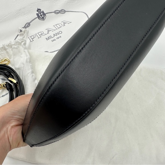 Black Prada Medium Leather Bag - Picture 9 of 17